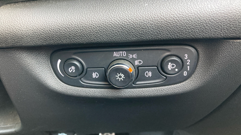 Vauxhall Insignia 1.6 Turbo D ecoTec [136] SRi Nav 5dr Diesel Hatchback